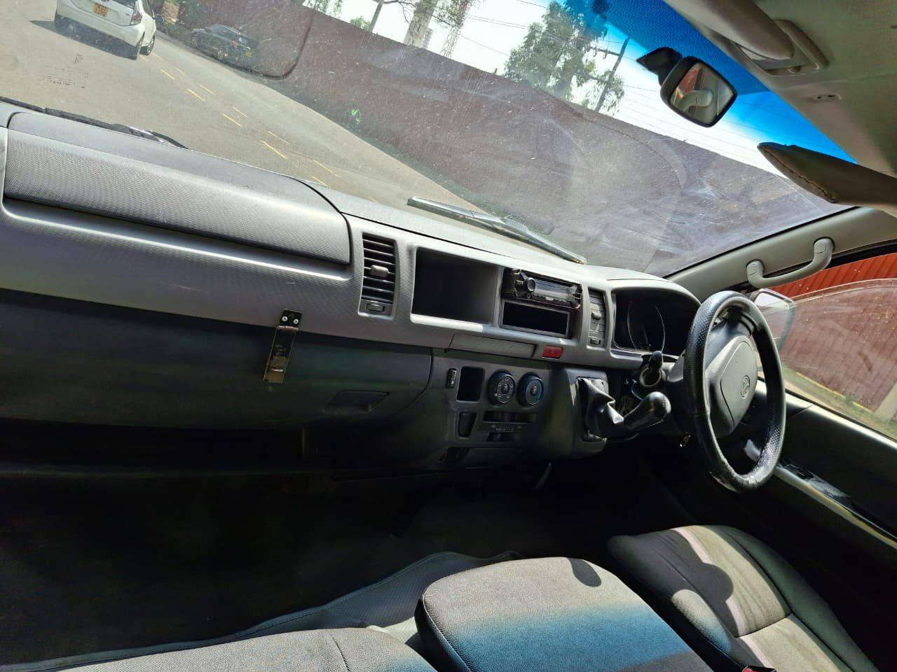 Toyota Hiace 7L High Roof