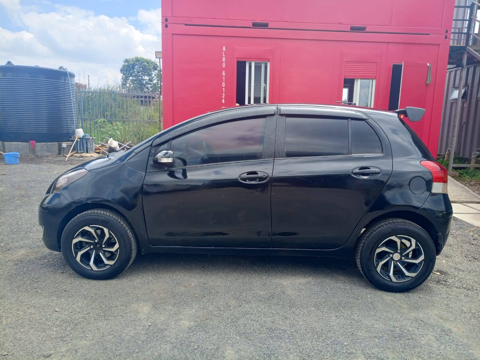 2011 Toyota Vitz