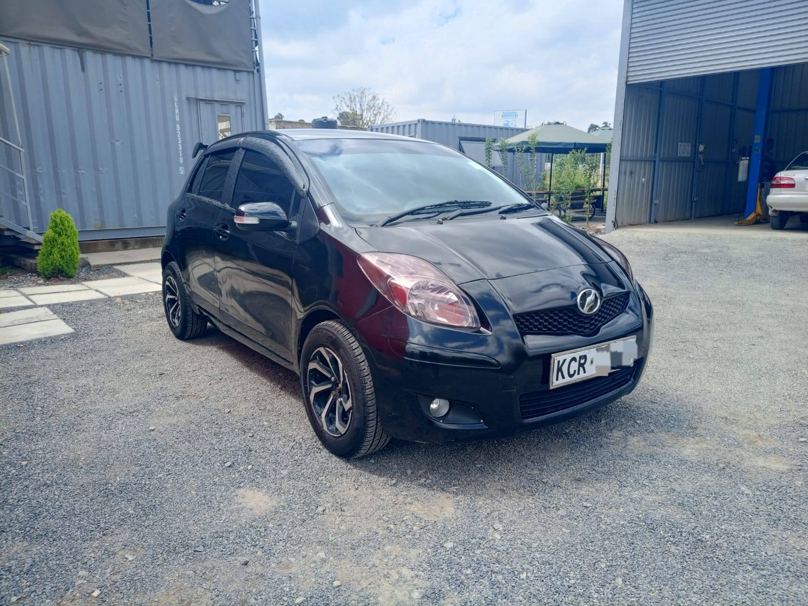 2011 Toyota Vitz