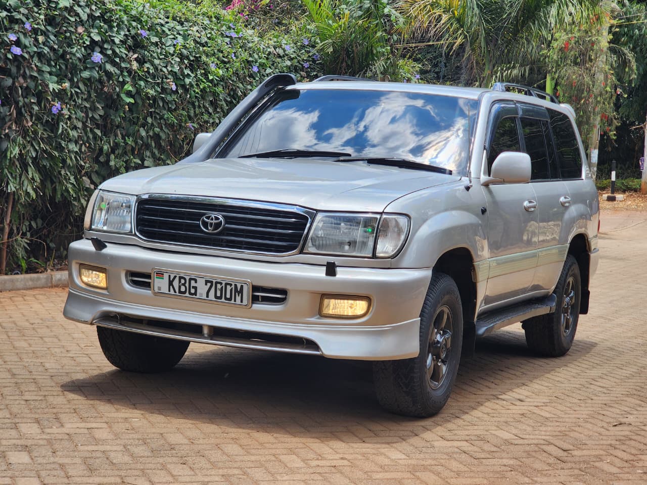 TOYOTA LAND CRUISER