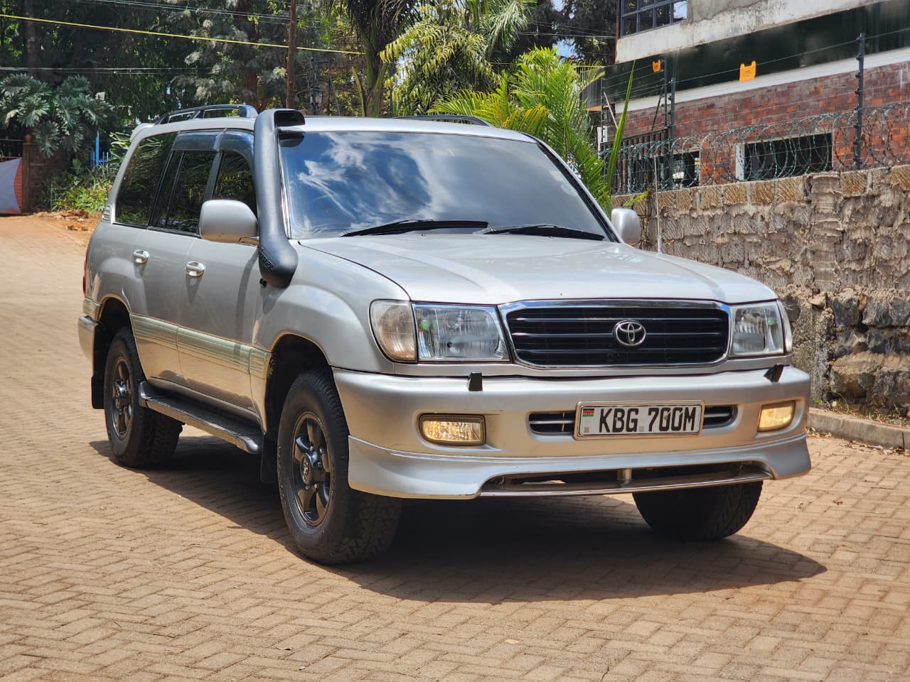 TOYOTA LAND CRUISER