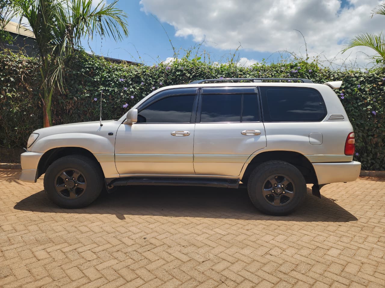 TOYOTA LAND CRUISER