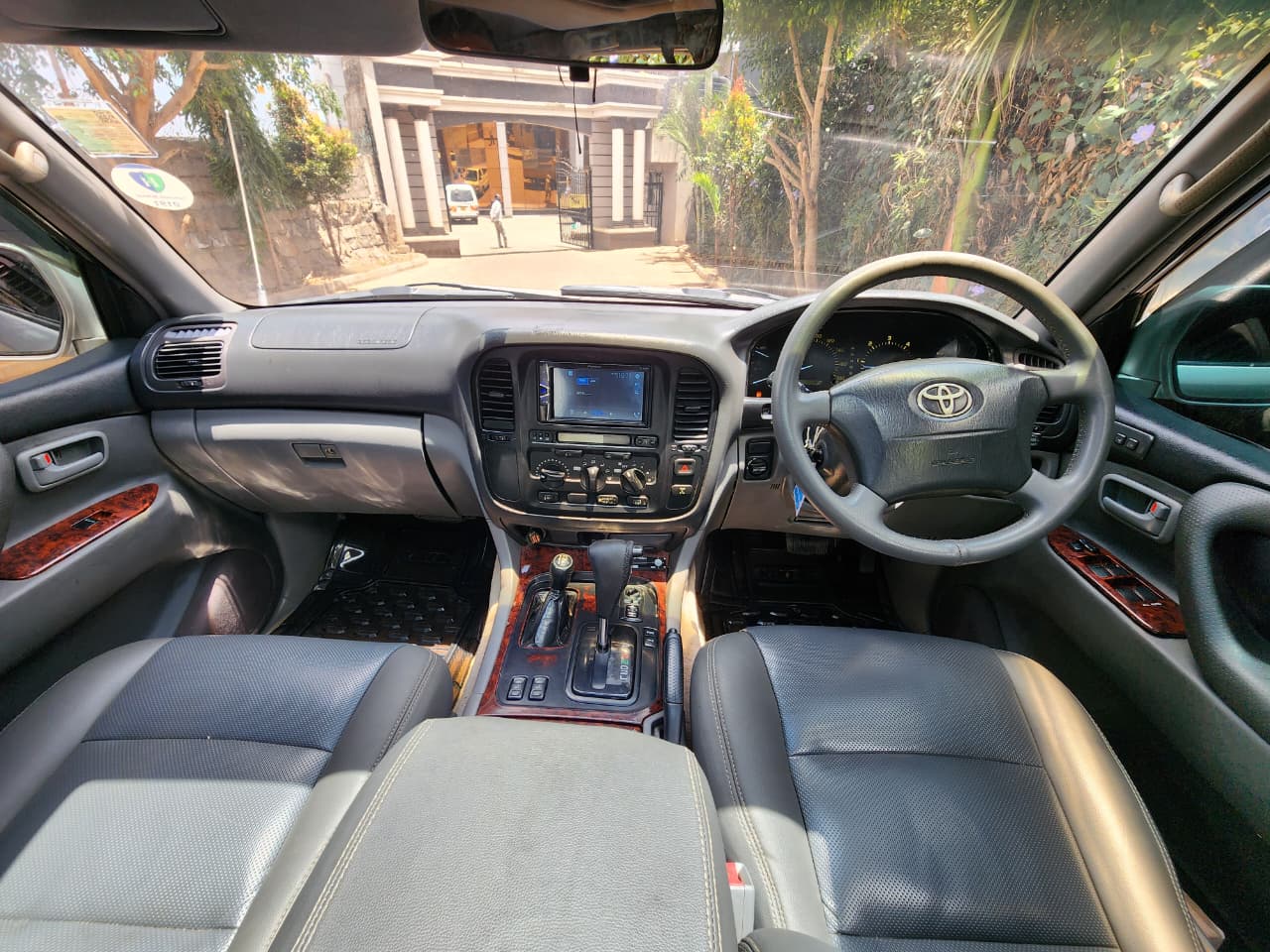 TOYOTA LAND CRUISER